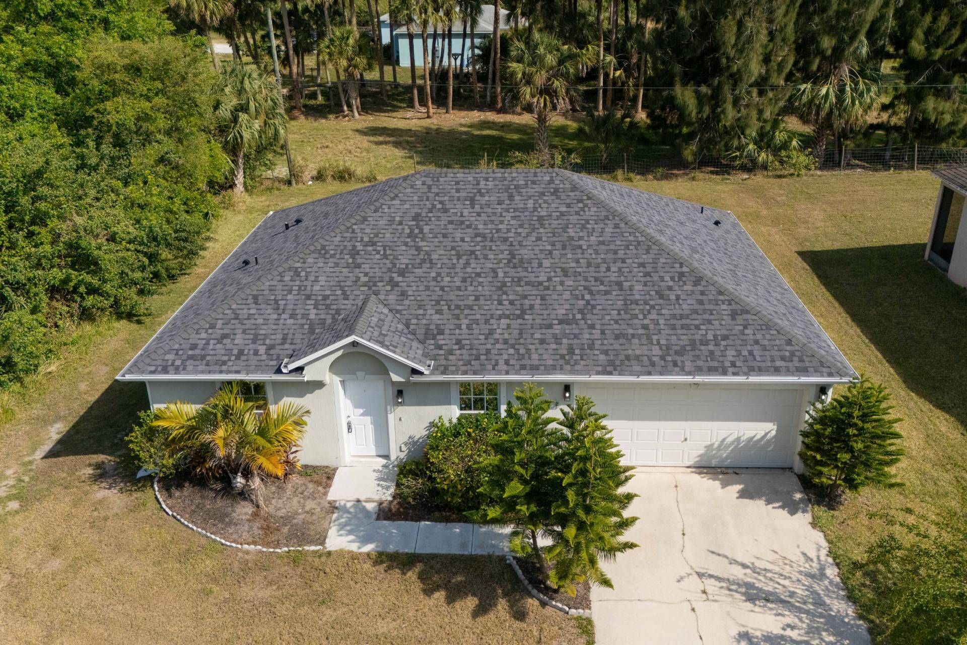 Asphalt shingle roofing contractor in Cocoa, FL