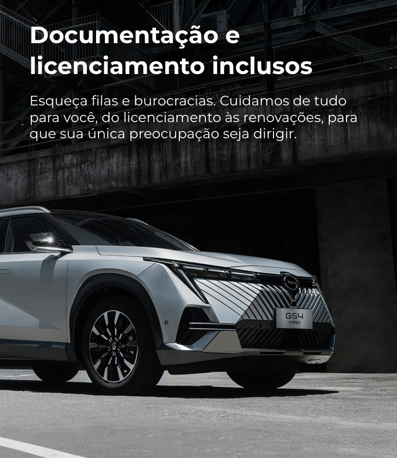 Carro SUV prateado em ambiente escuro, com texto sobre documentação e licenciamento inclusos.