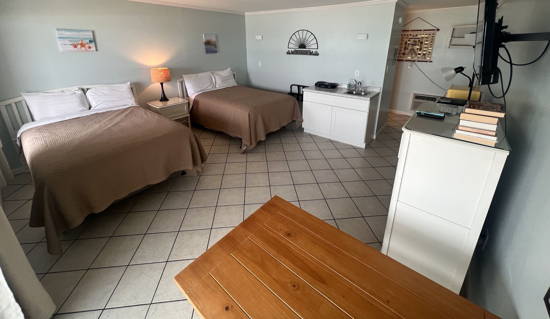 Mini Efficiency 2 Queen Beds