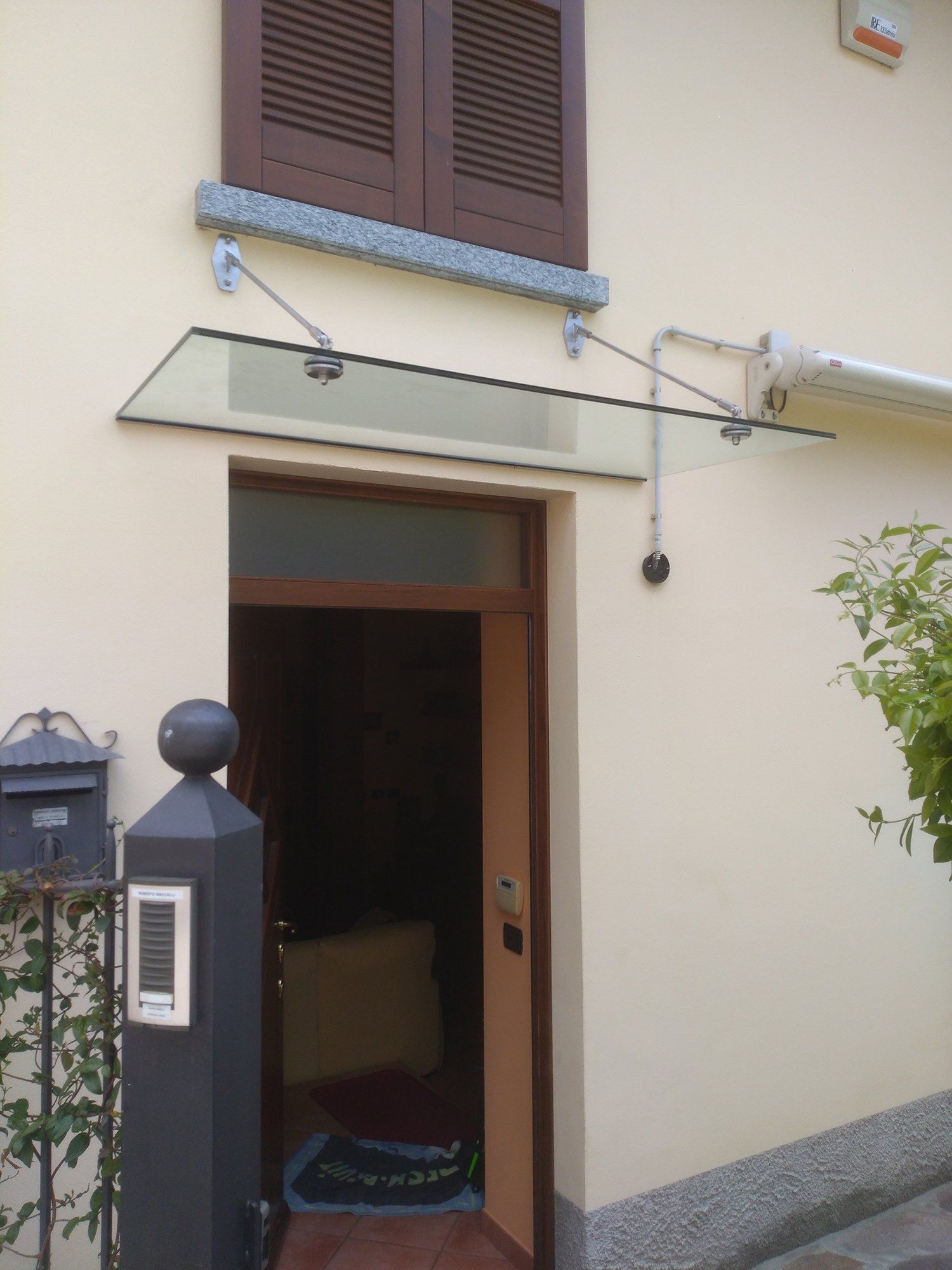 tettoia in vetro trasparente