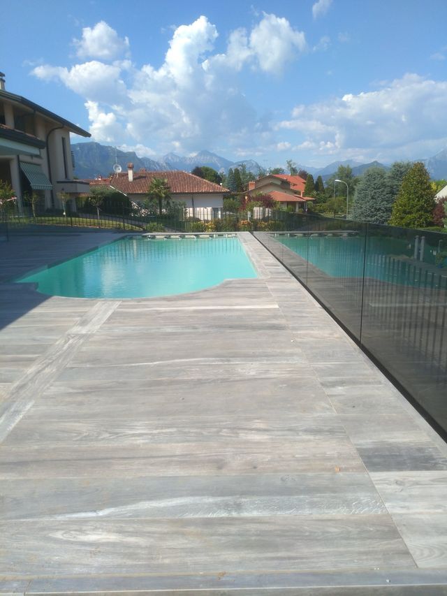 lavorazione in vetro per piscina