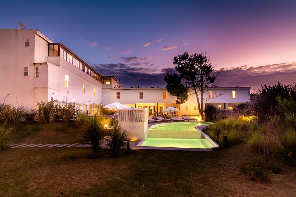 Vista piscina de noche 2