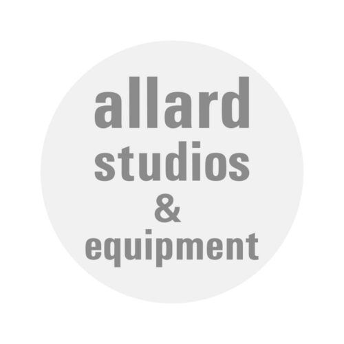 Grijs rond logo met de tekst "allard studios & equipment"