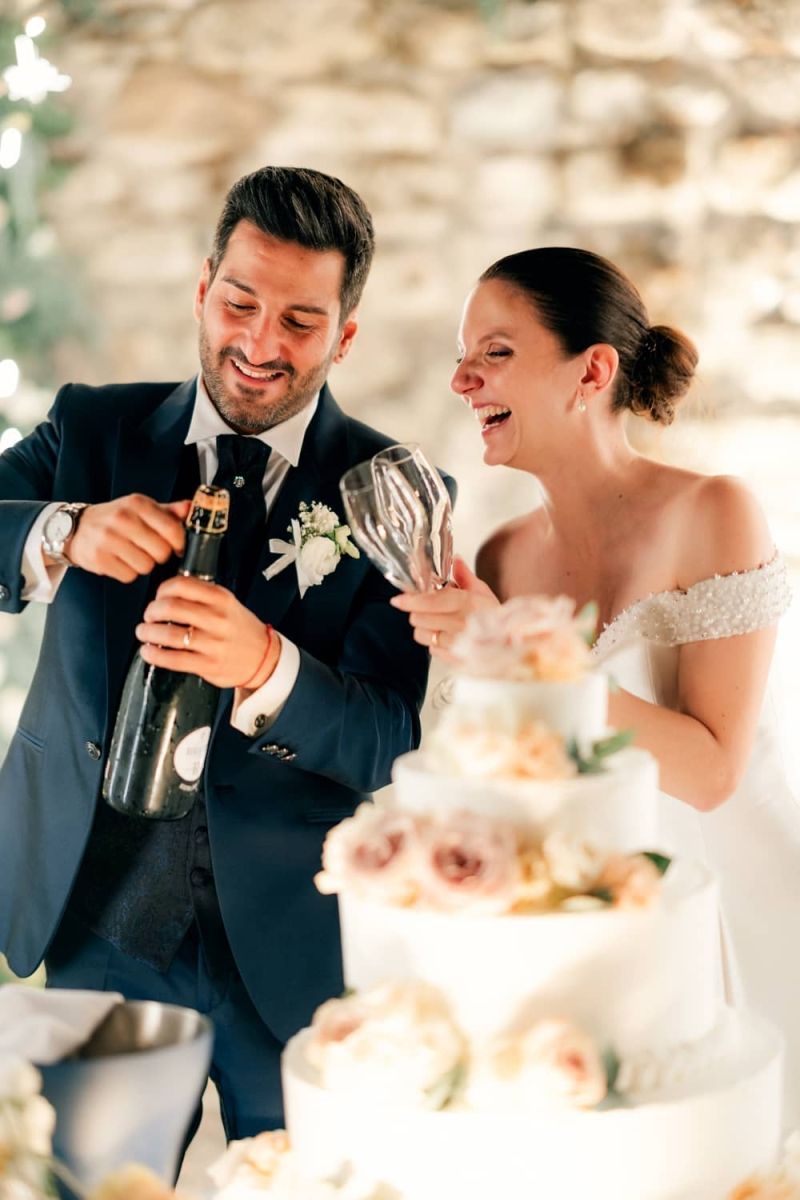wedding planner taglio della torta Assisi matrimonio romantico in Umbria