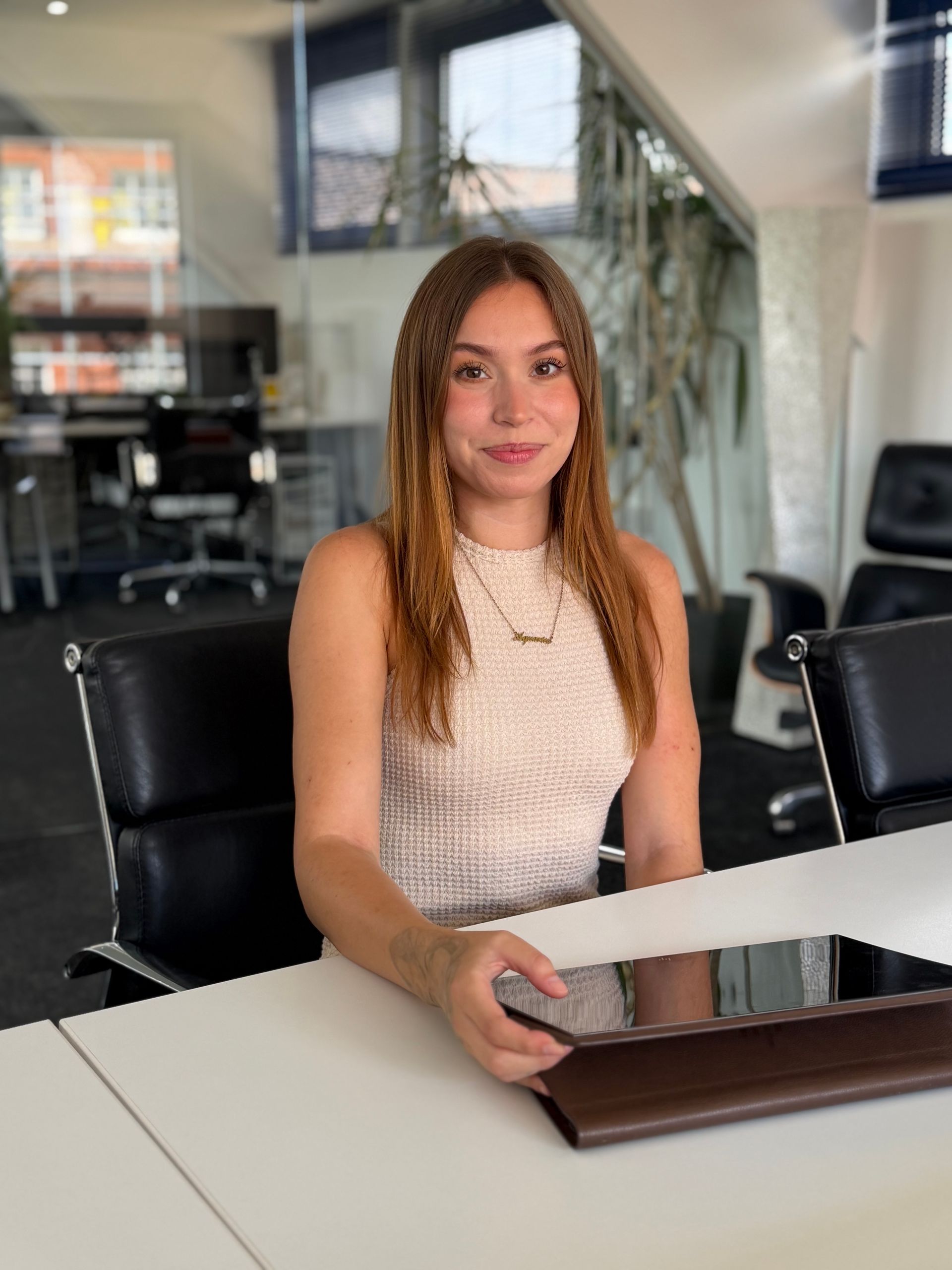 Amanda Gladden, Assistant Broker