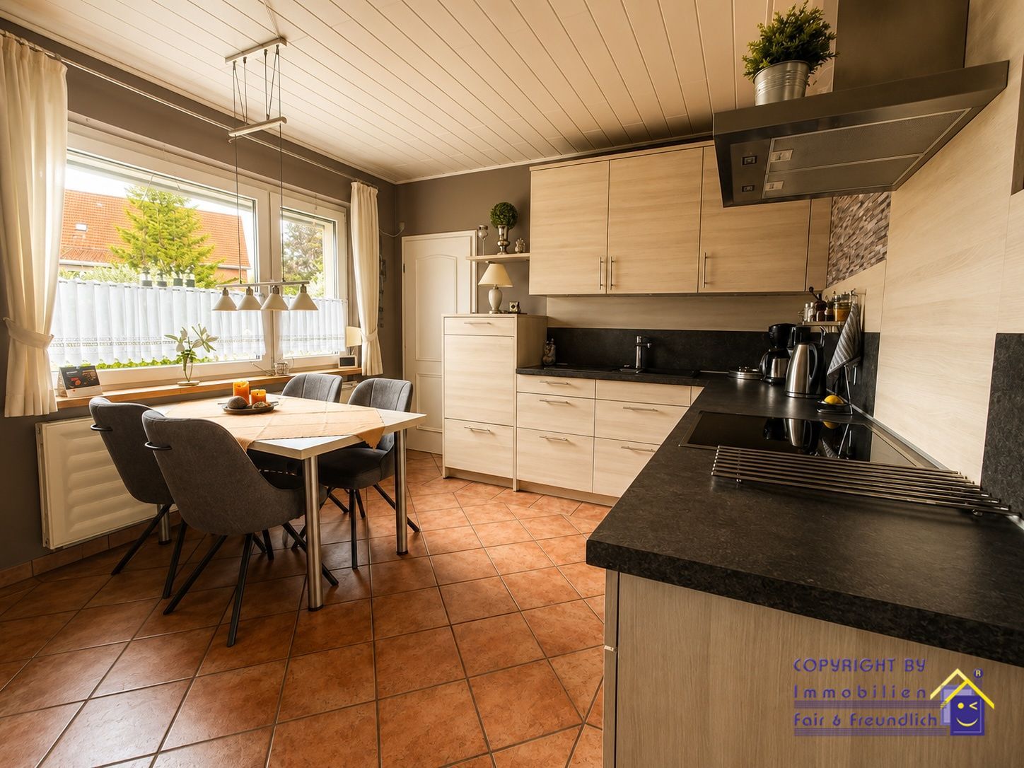 Einfamilienhaus mit 2 Ferienwohnungen in Holtland