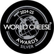 A silver medal that says vi premio queijo brasil classificacao prata 2023