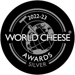 O logotipo prateado dos prêmios mundiais de queijo para 2022-2023