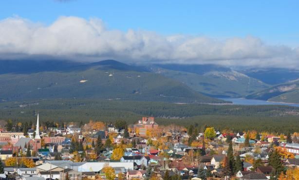 An aerial view of a small town with mountains in the background.
