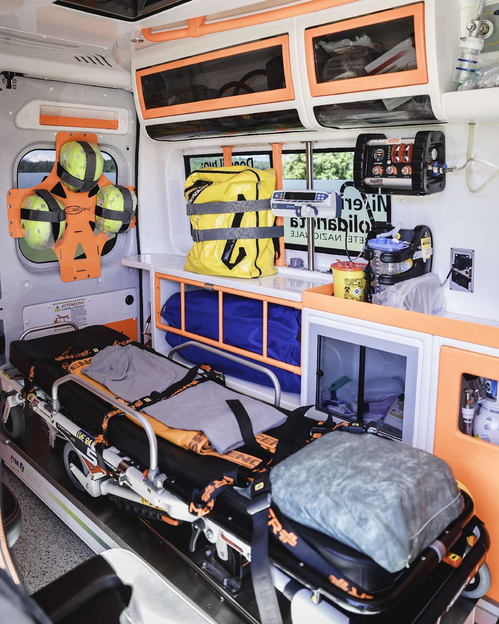 interno ambulanza La Varesina Emergenza Montonate (VA)