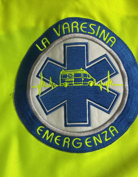 Team sanitario durante un trasporto assistito in ambulanza