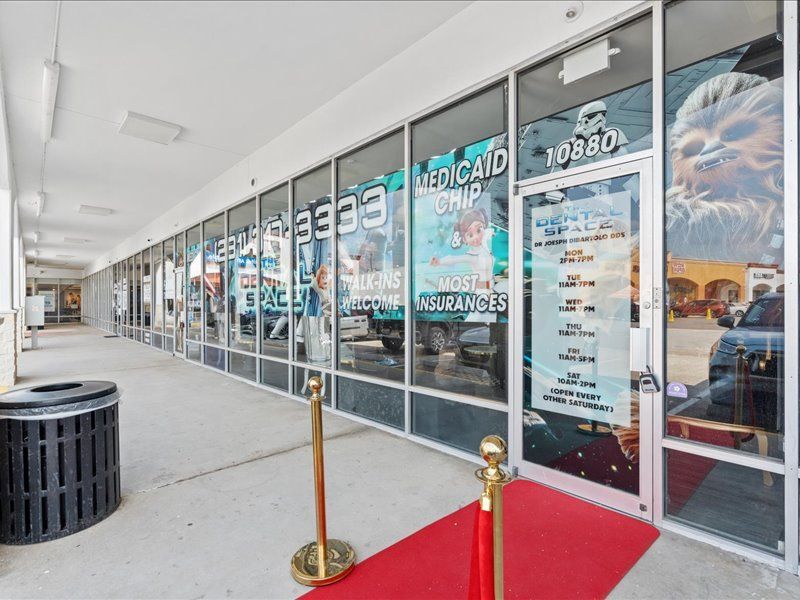 Dental-Space-Houston-lobby-red-carpet