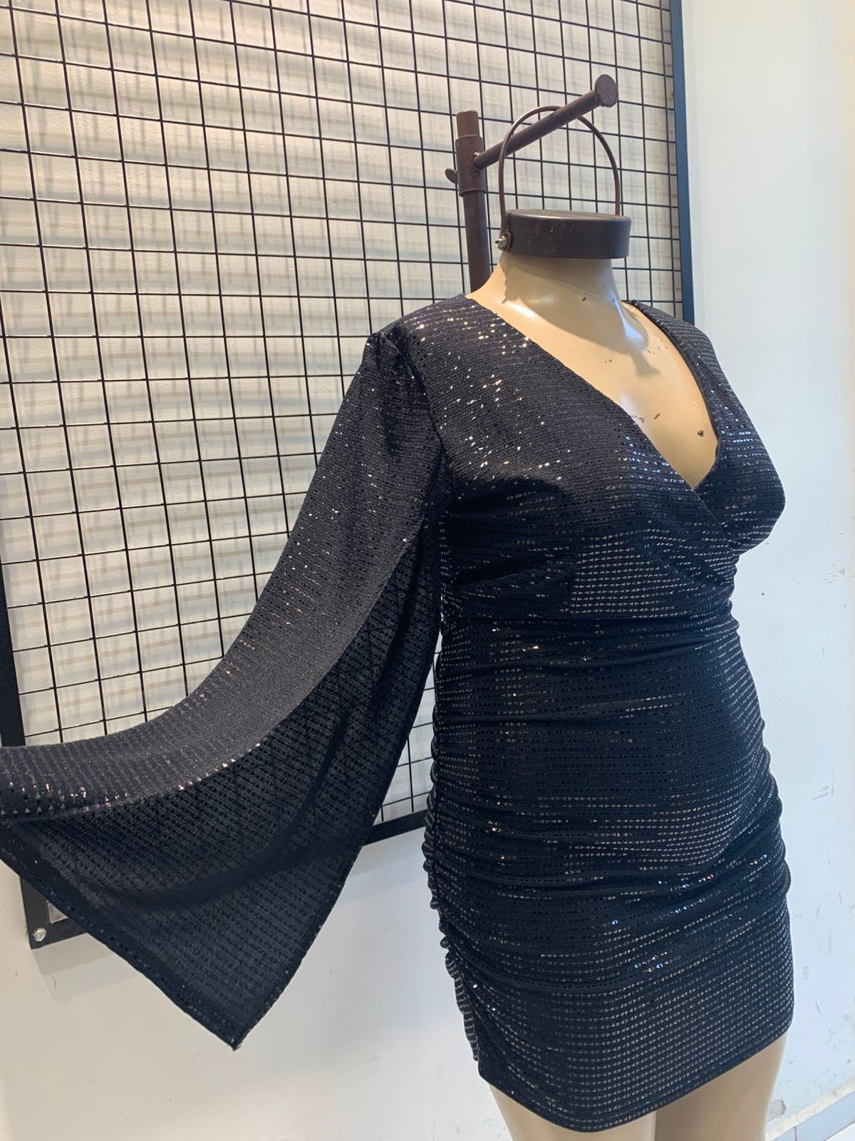 Vestido negro de brillos