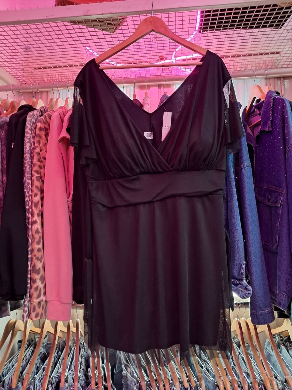 Vestido imperial con magas traslúcidas