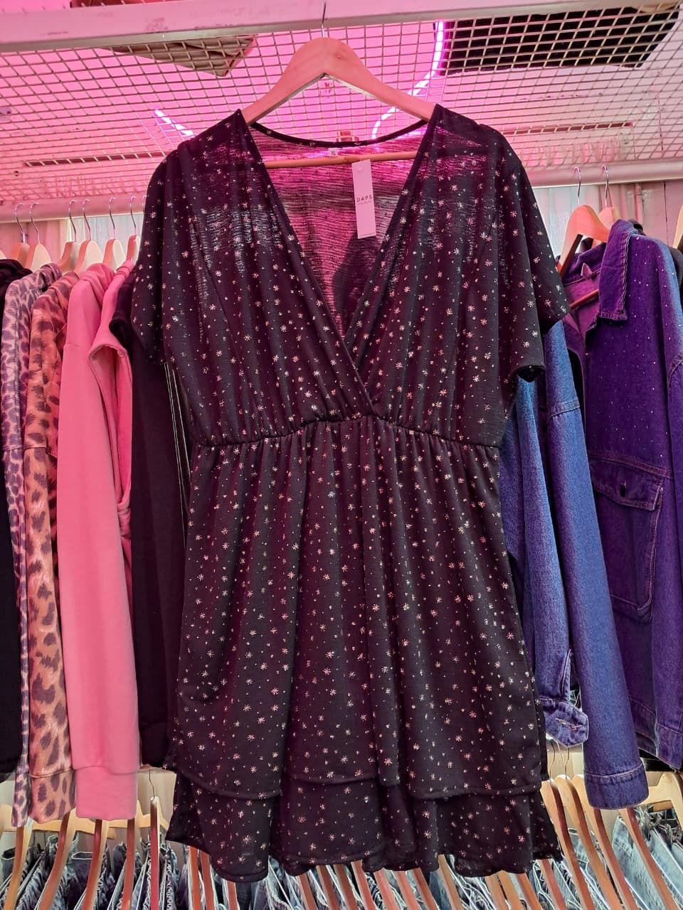 Vestido cruzado con brillos