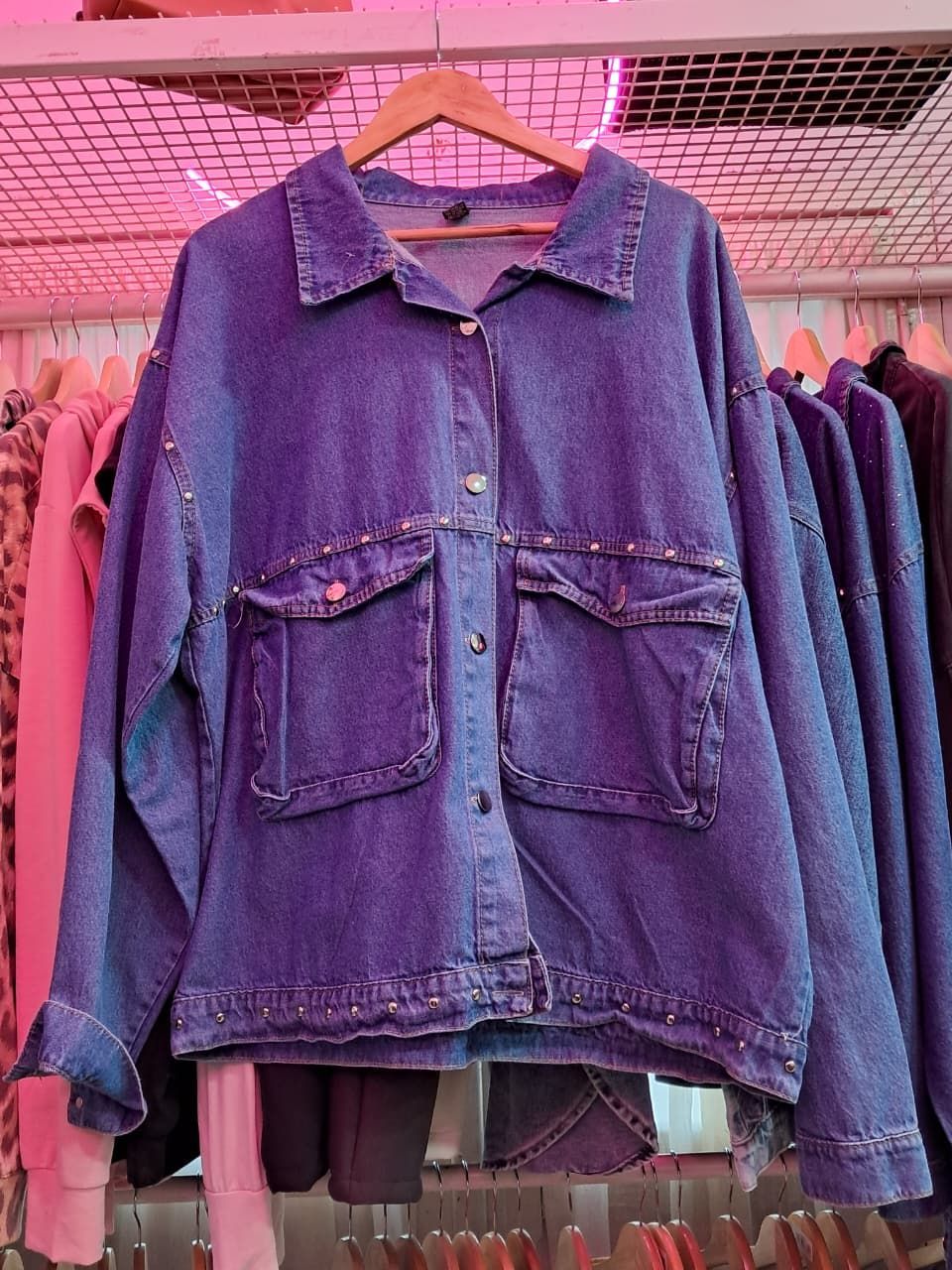 Campera Denim Con Detalles Tachas