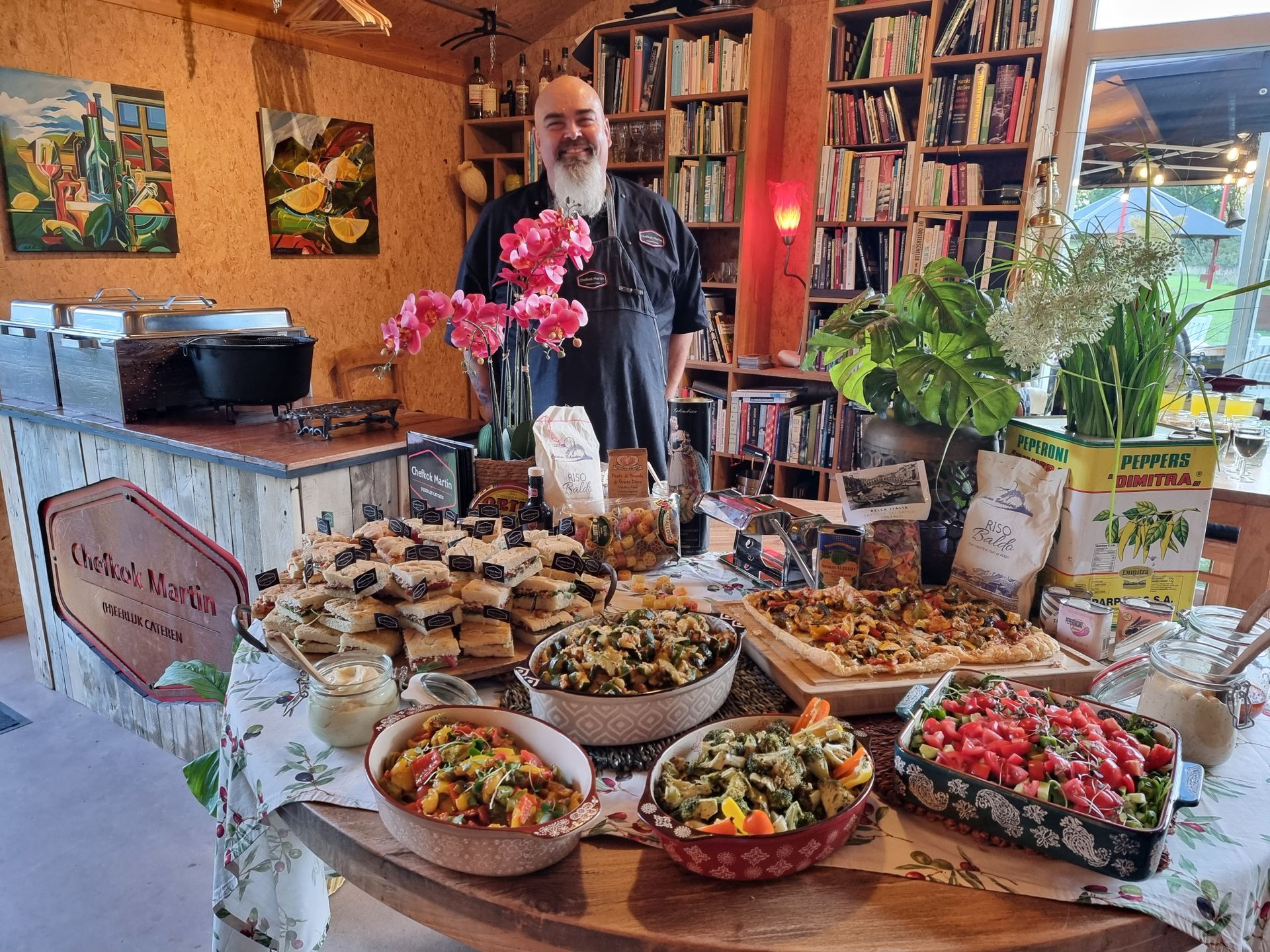 Uitgestald buffet bij 