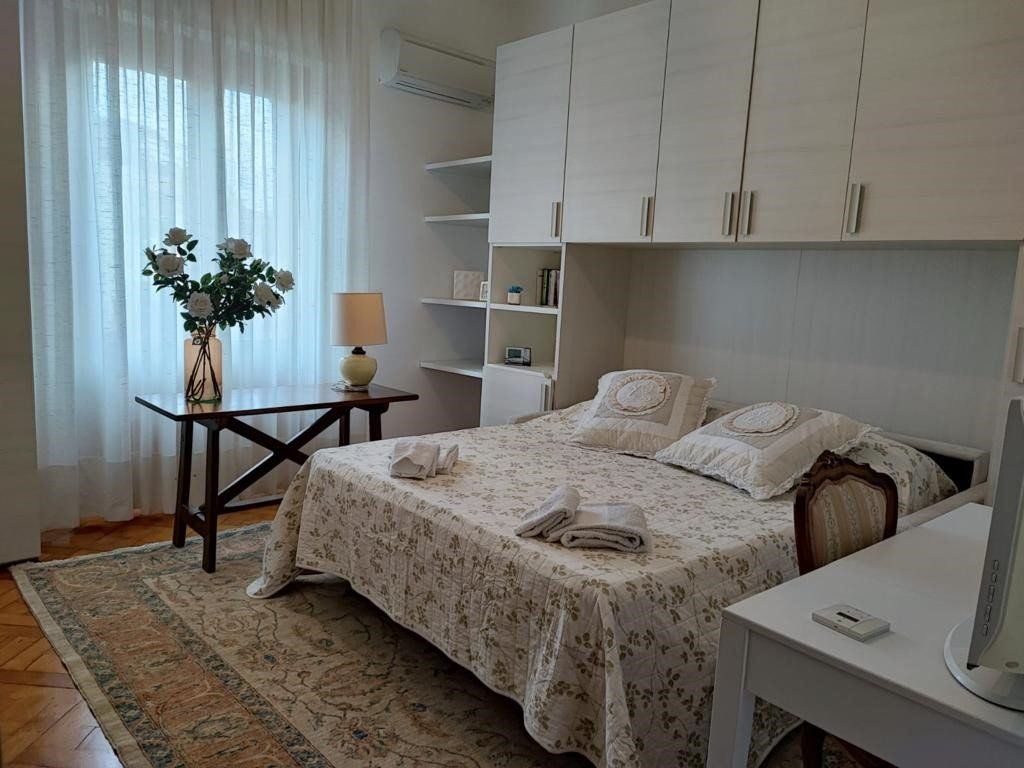 bedroom with double bed
