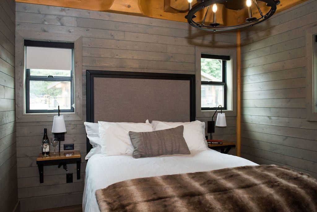WoodTone Siding Fineline in Smokey Bourbon