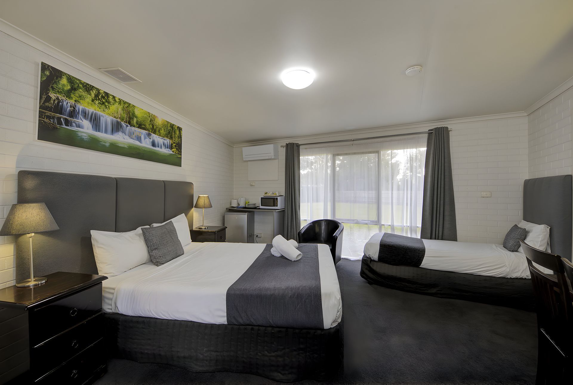 DELUXE TWIN SHARE SUITE - Frankston Motel