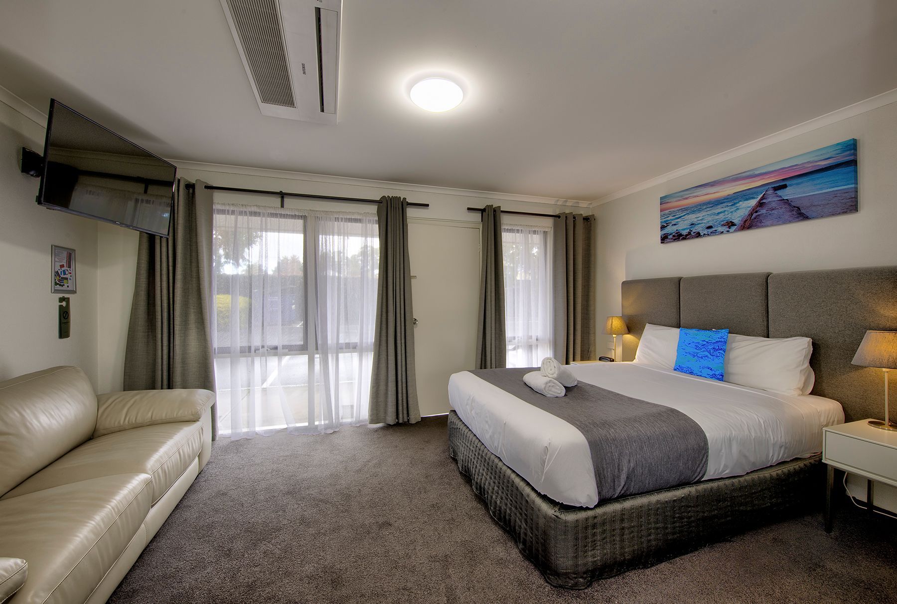 LUXURY QUEEN SUITE - Frankston Motel