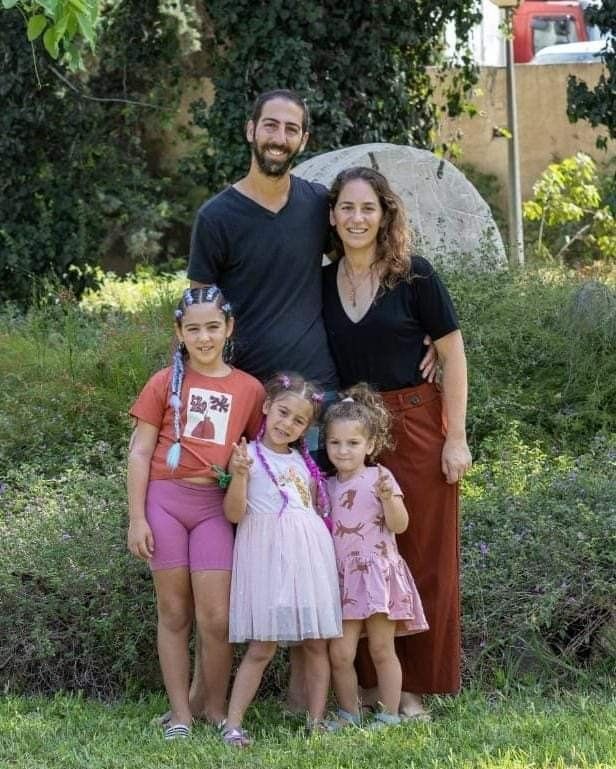 אילן פיורנטינו עם שרון והבנות
