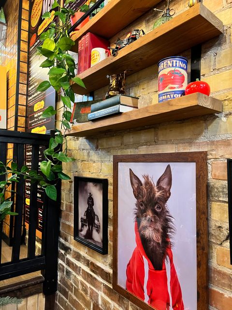 restaurant decor