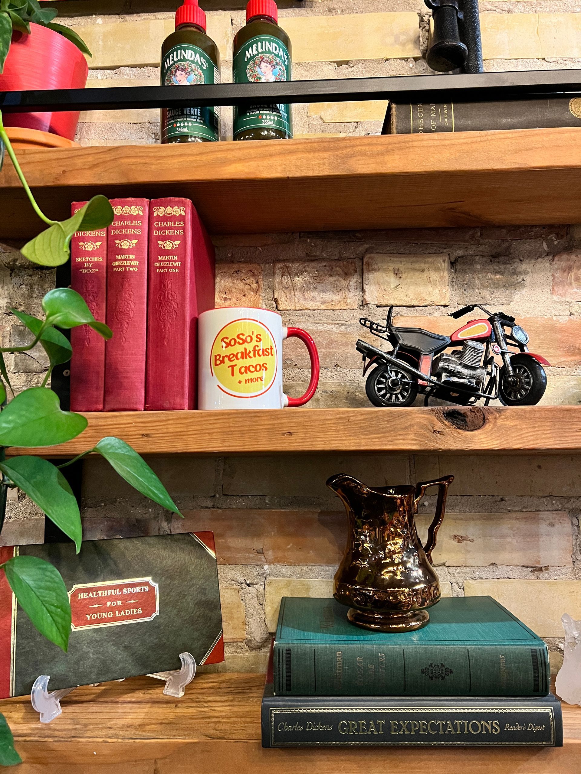 restaurant decor