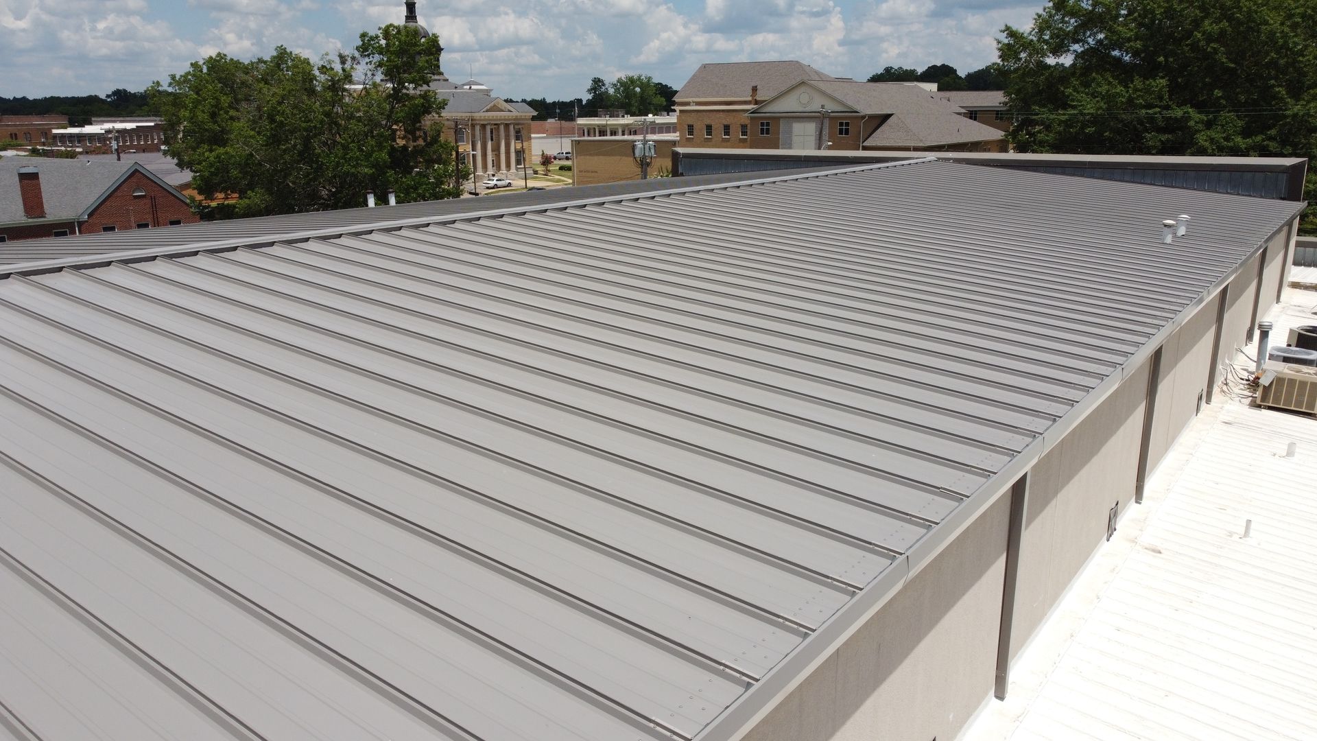 A large roof with a lot of lines on it