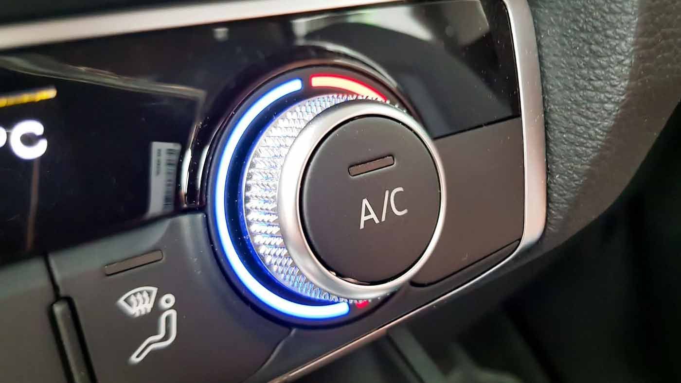 Car air conditioning control knob with illuminated blue and red lights, A/C button.