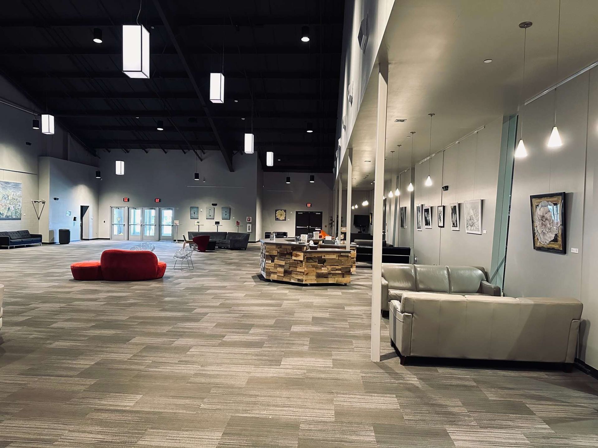 A large room with a lot of furniture and a table.