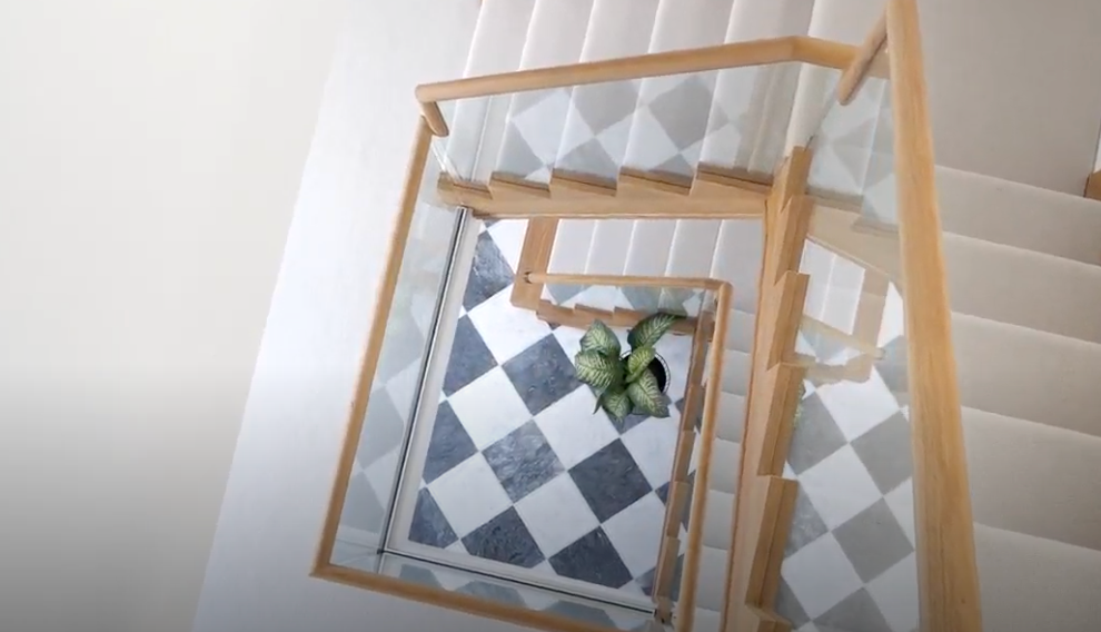 Glass balustrade staircase