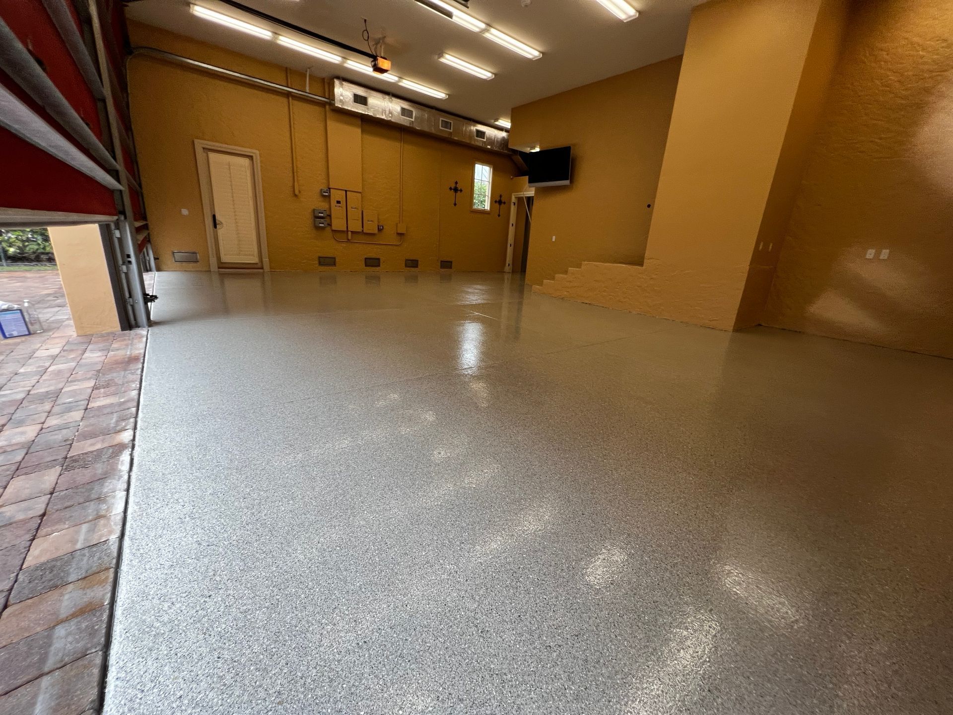 Epoxy Kingz's sleek epoxy-flake garage flooring in Fort Myers,Florida. featuring a low-profile design