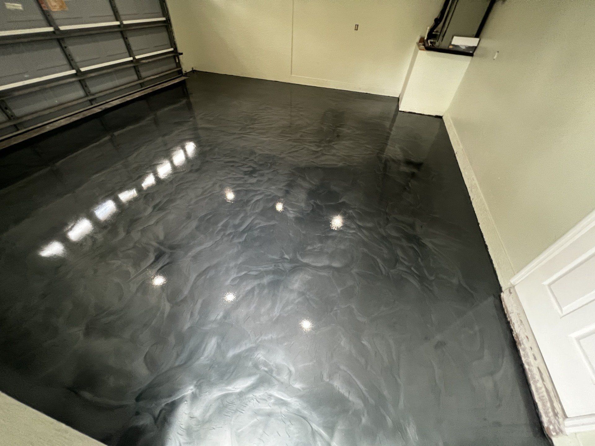 A seamless and decorative metallic epoxy floor in a modern living room.