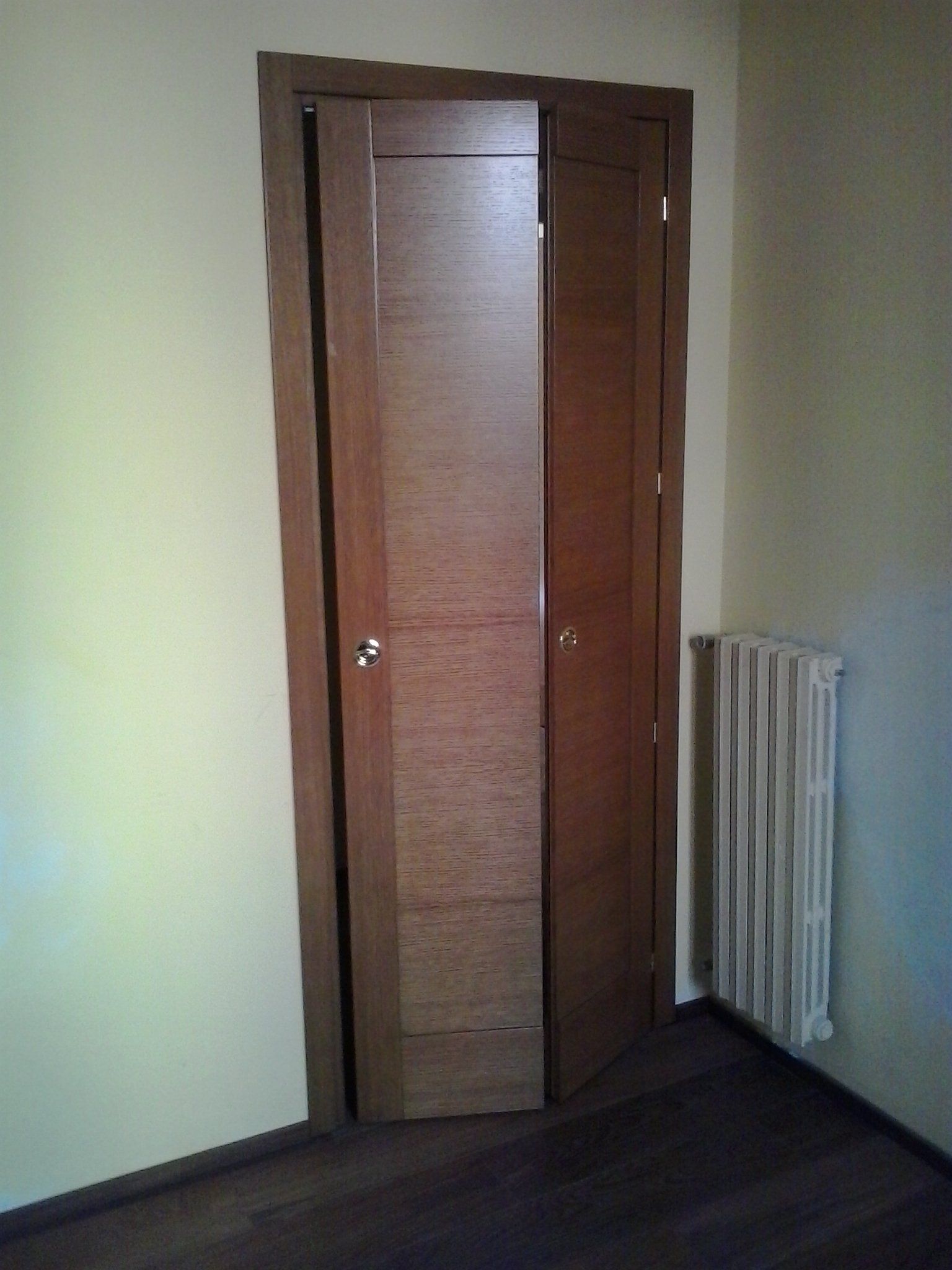 porte a doppia anta pieghevole in legno