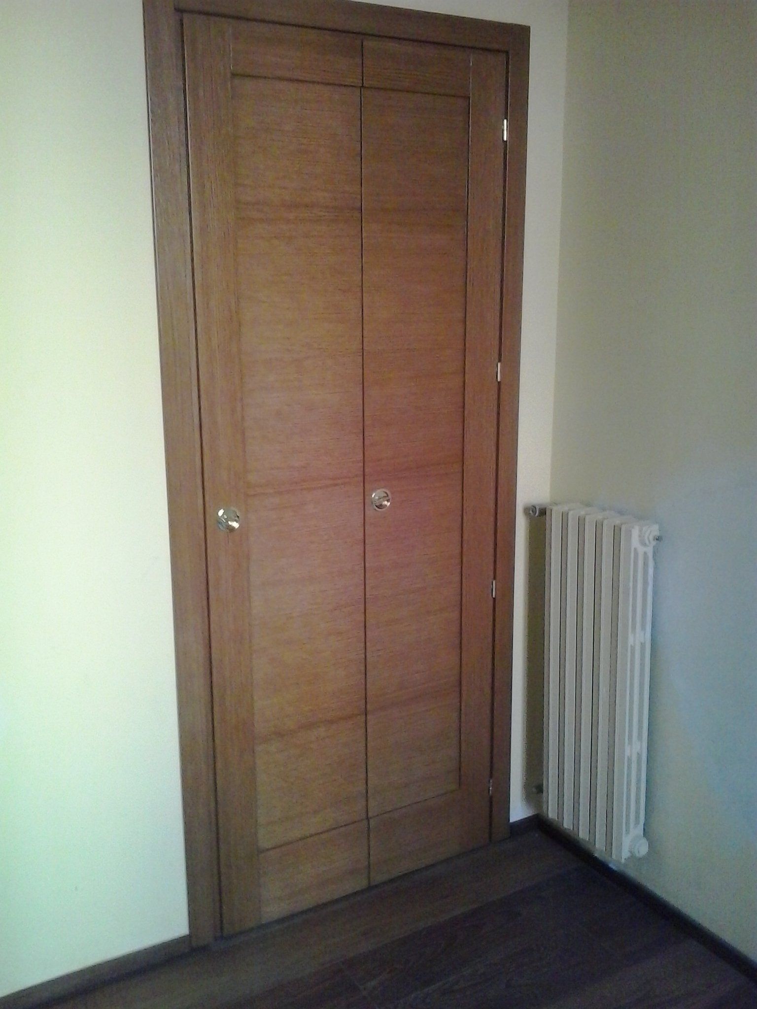 porte a doppia anta pieghevole in legno