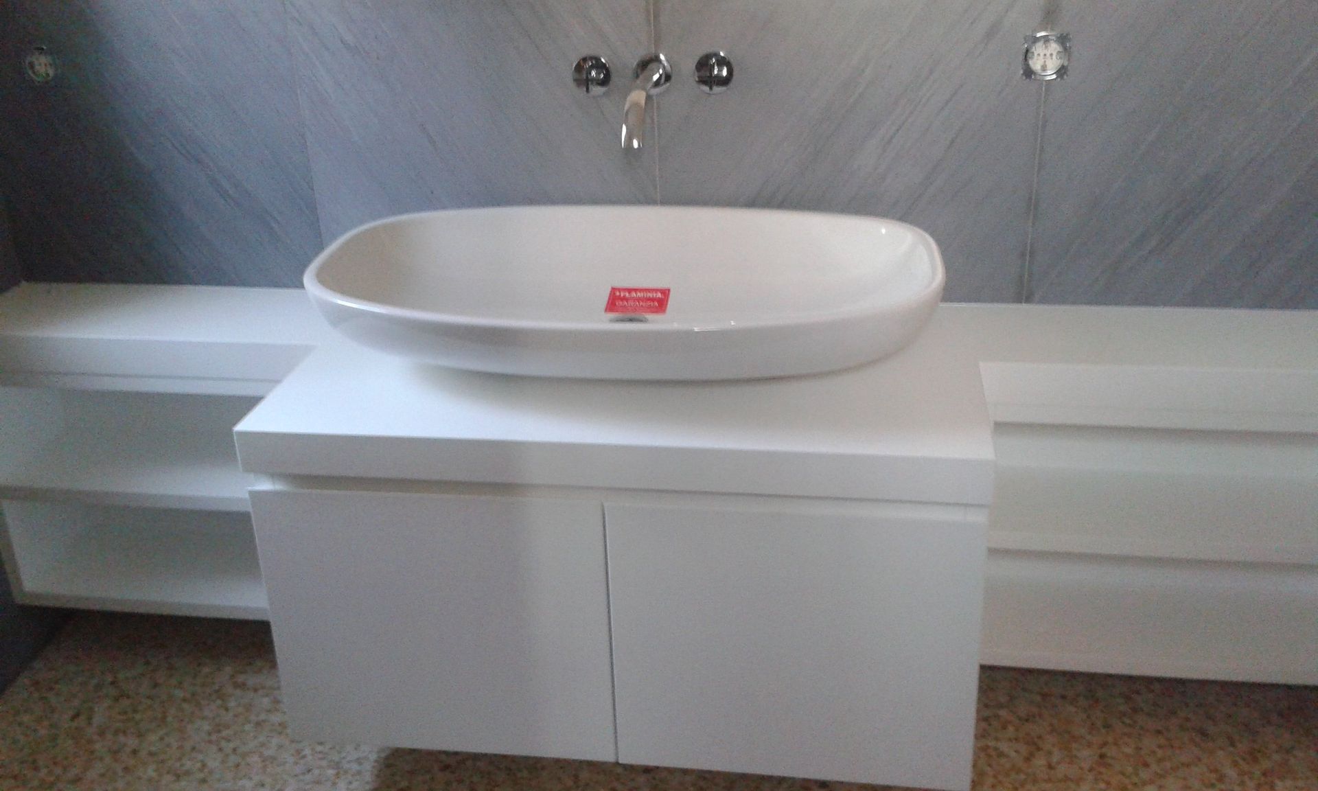 mobile bagno in legno laccato bianco