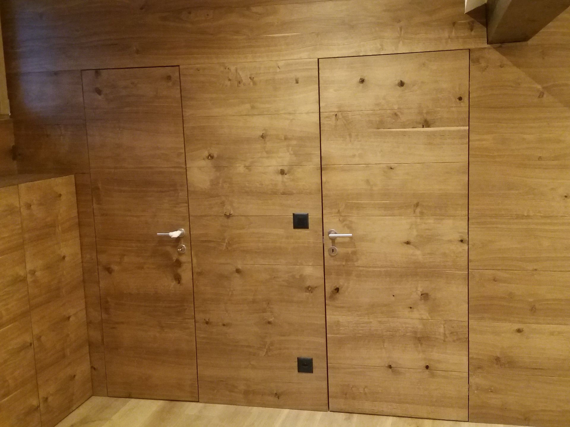 porte su parete in legno