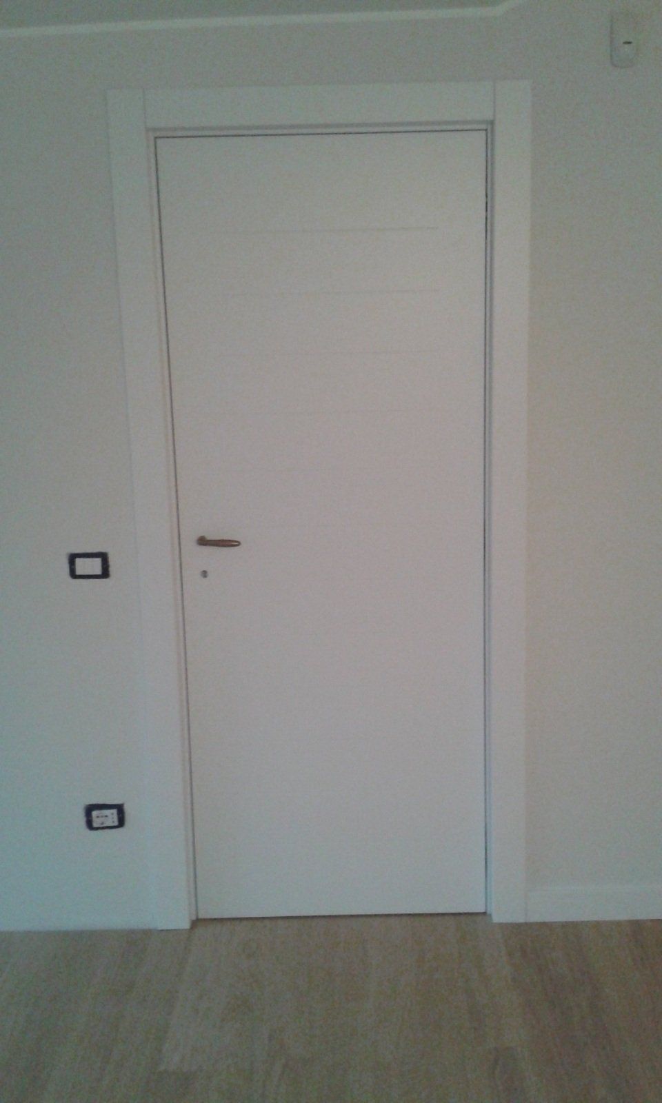 Porta in legno bianca