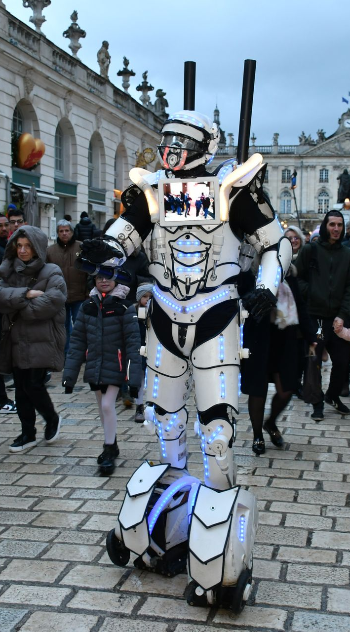 Silva White Led Robot