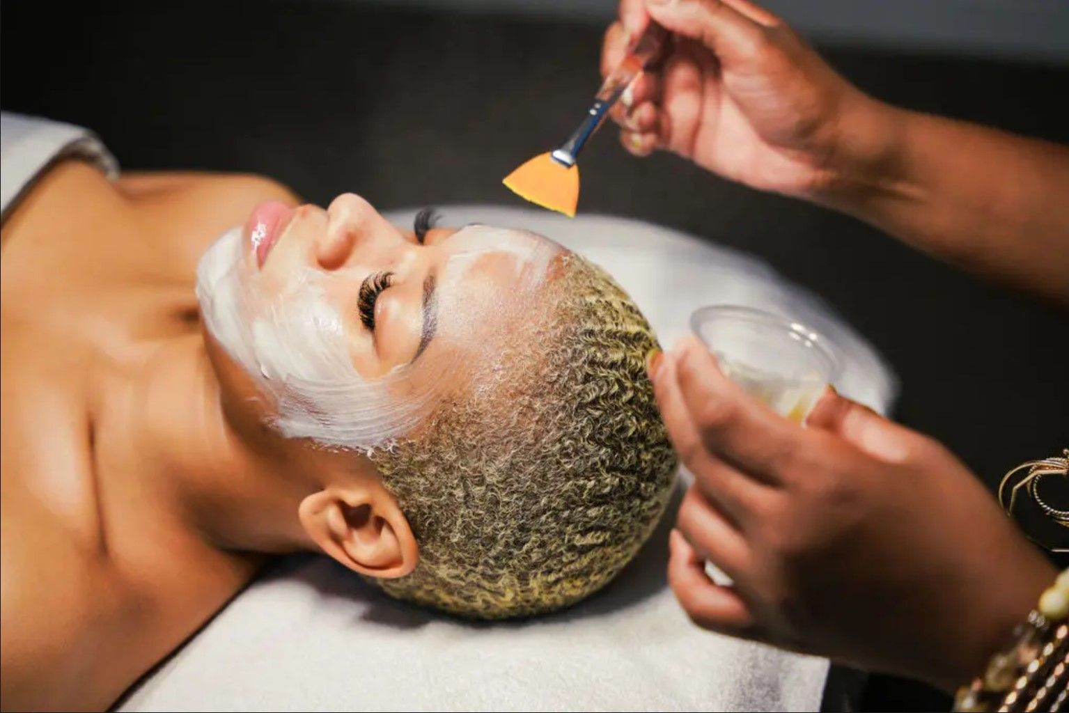 Luxe GLOW Facial: Discover the Benefits of Korean Dermaplaning and 