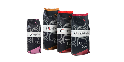 Cinque confezioni assortite di cibo per cani C4E nei colori nero, rosso, arancione e rosa su sfondo bianco.