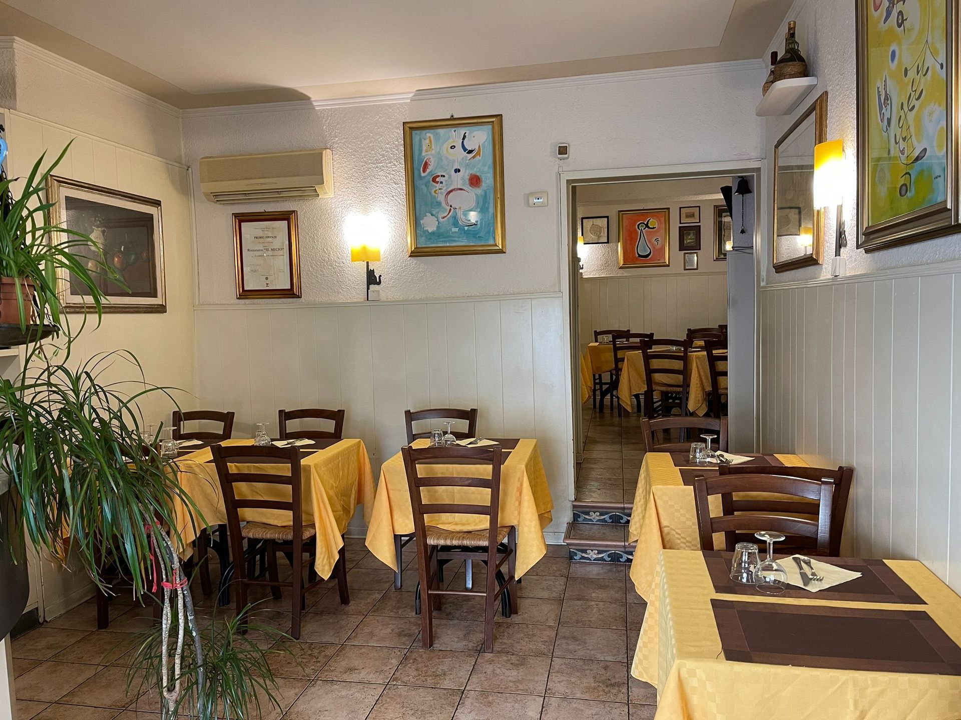 ristorante con specialità napoletane