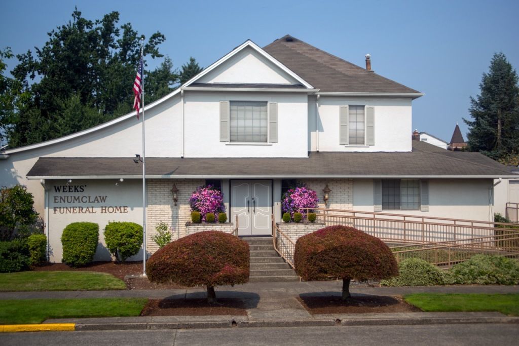 Weeks Funeral Home in Enumclaw, WA exterior building