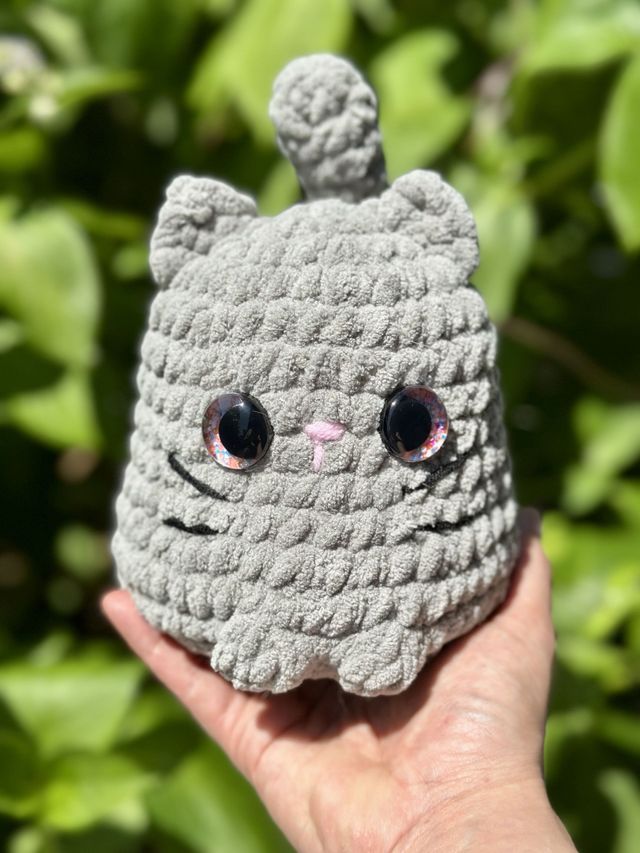 ぽっちゃりグレー猫 - 手作りあみぐるみ