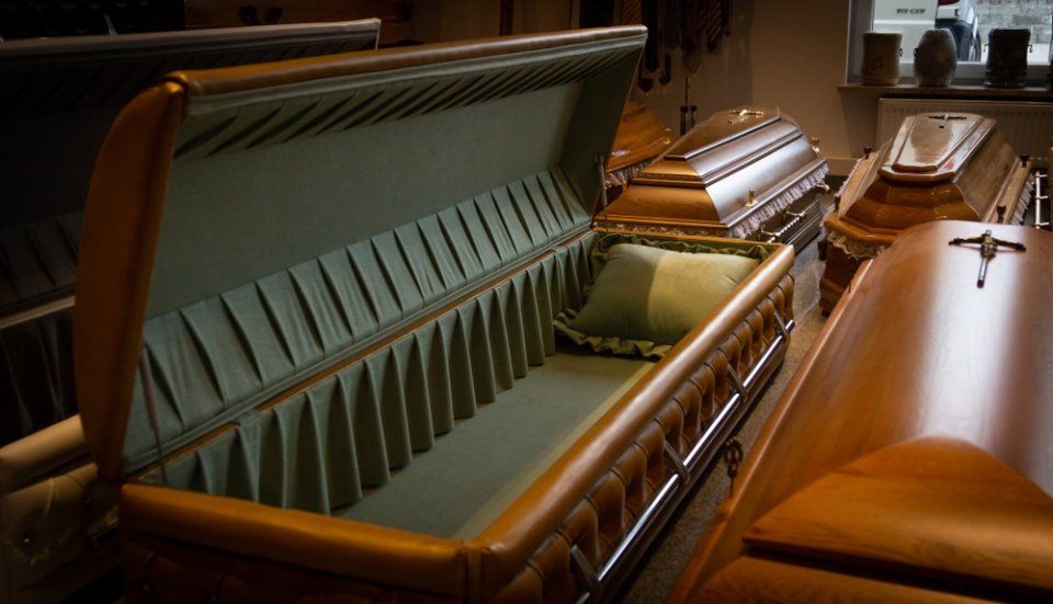 cofano funebre aperto