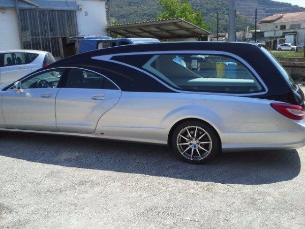 carro funebre grigio chiaro