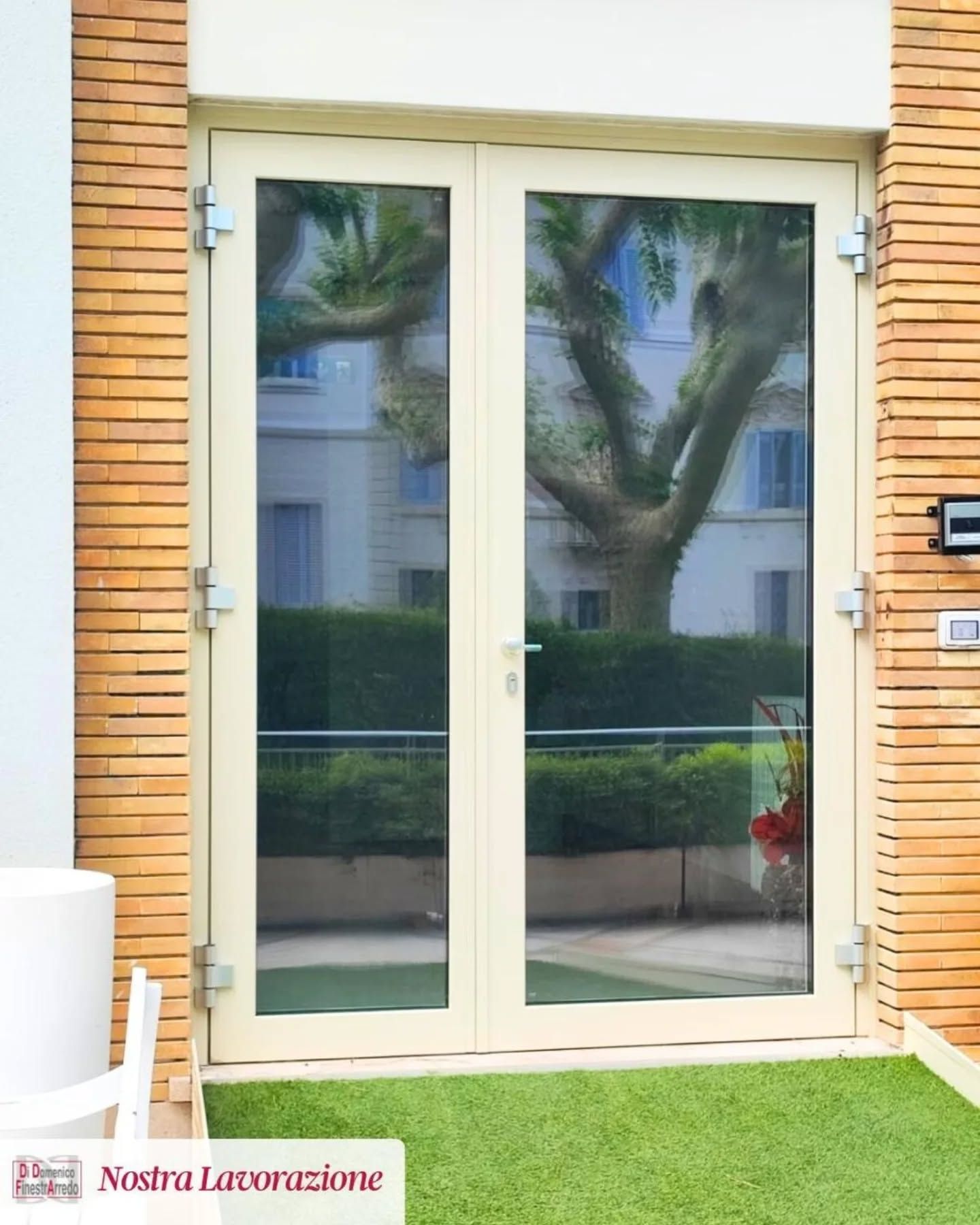 Doppie porte in vetro con telaio leggero legno alluminio