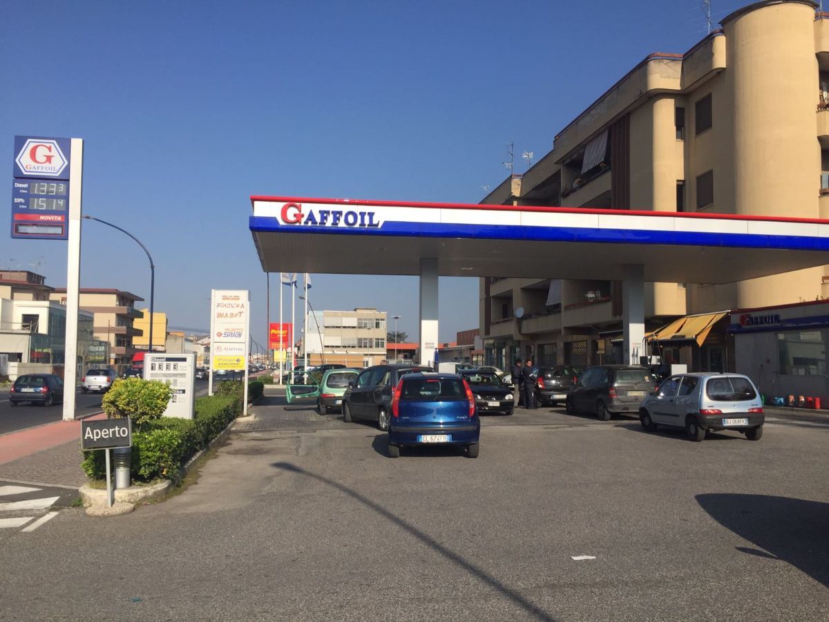 benzinaio a curti
