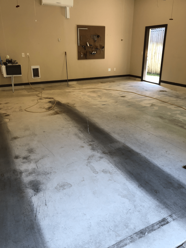 Garage Flake Floor Application-BEFORE